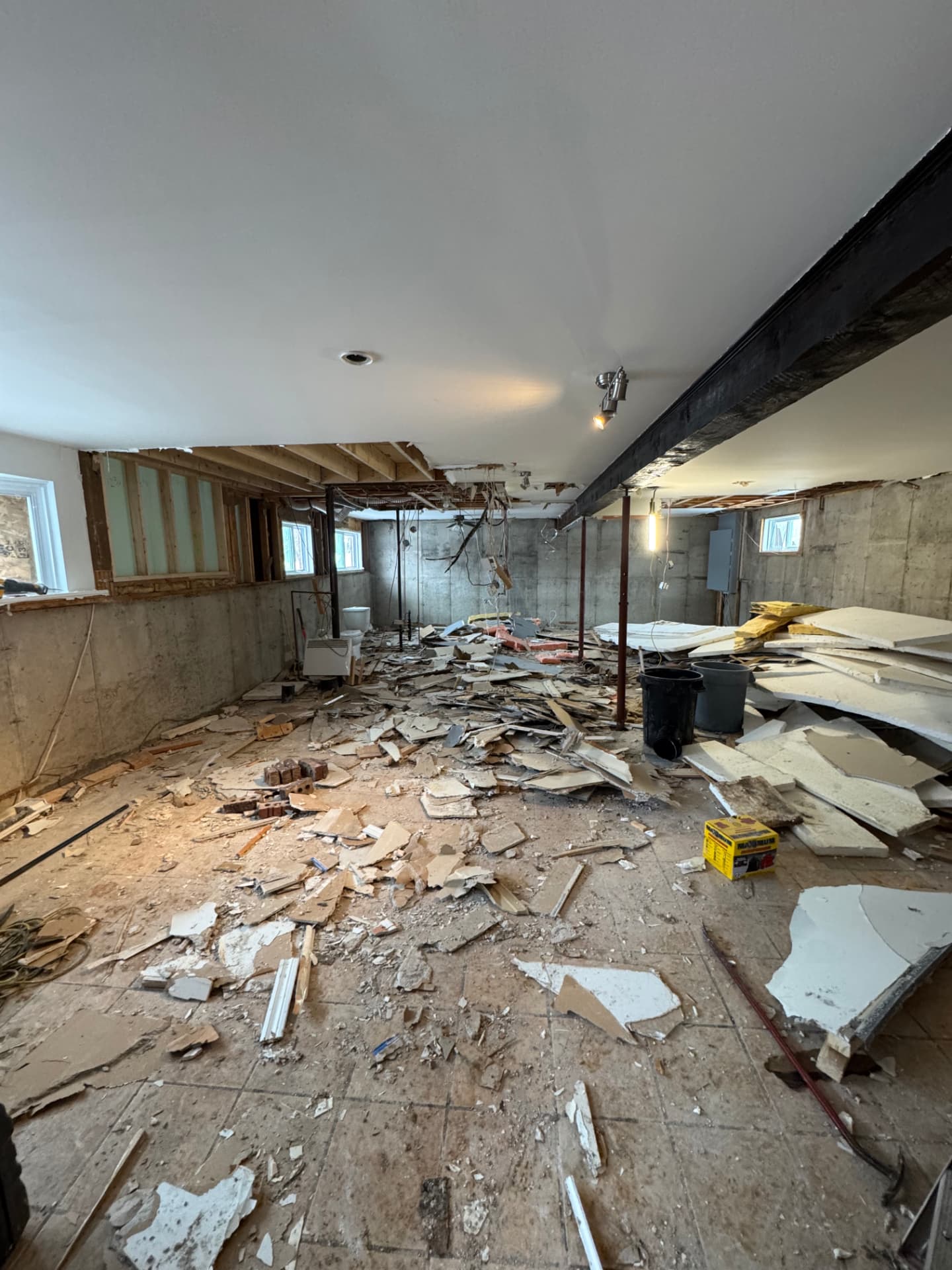 Ramassage et gestion des débris — projet réalisé par LAFARGE Construction et Rénovation Inc.